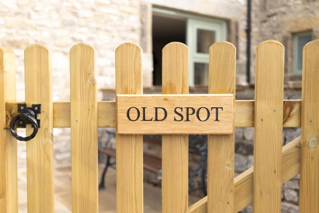 The Blind Bull Hotel Little Hucklow Exterior photo